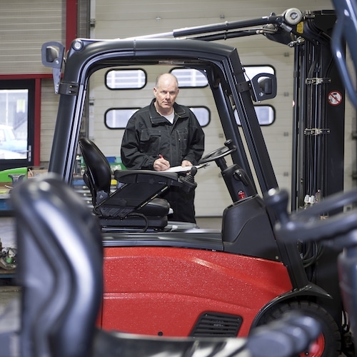 FORKLIFT MECHANICS SAFETY & HAZARDOUS MATERIALS