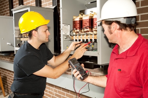 What Should Be Included in Electrical Safety Training?